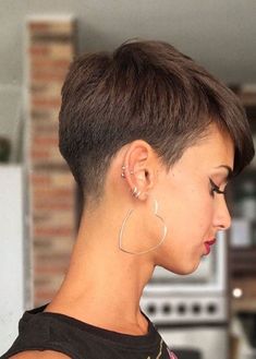 Womens-short-razor-cut-hairstyles-24